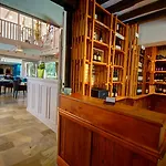 Chateau Отель 3*